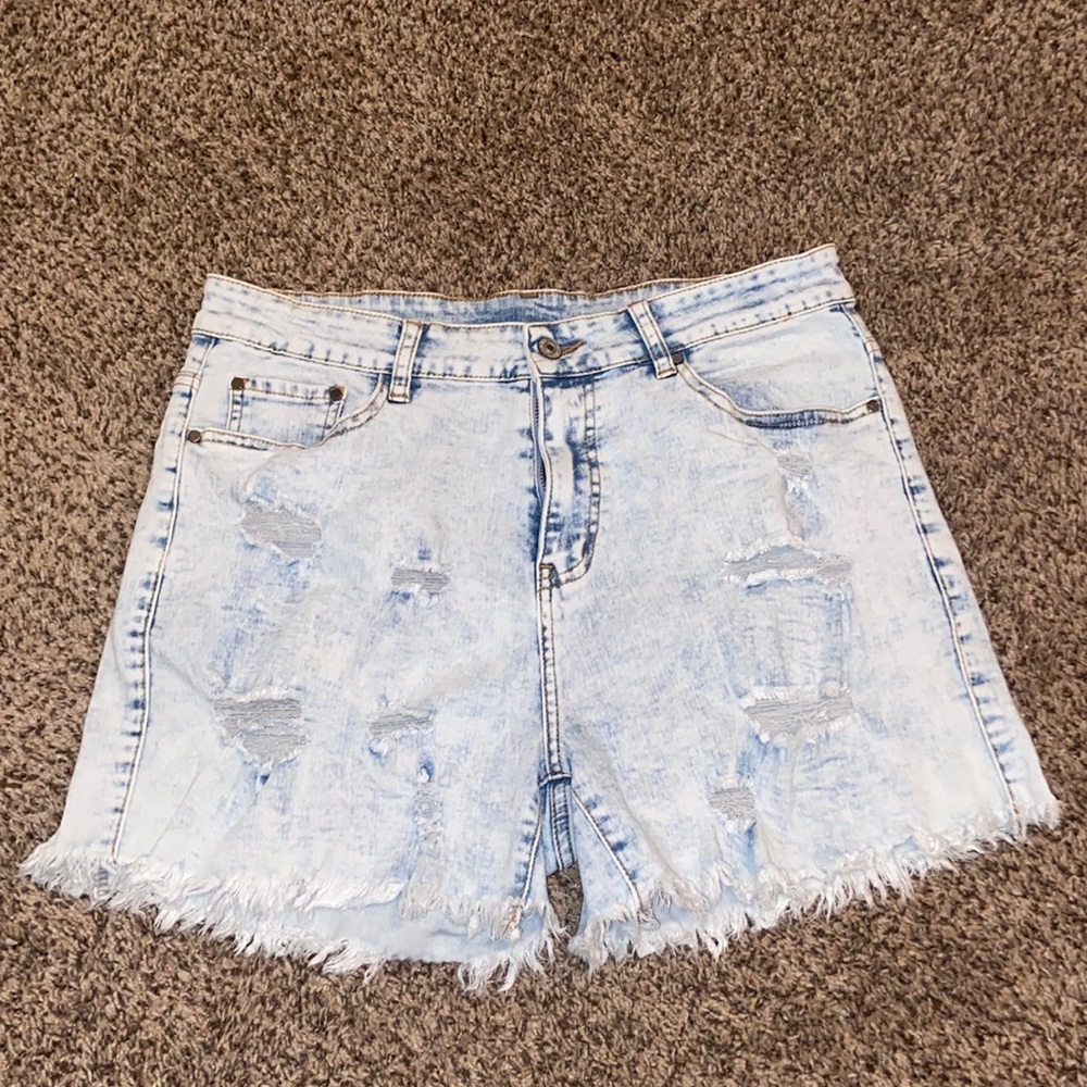 Boutique Bleached Distressed Frayed Shorts